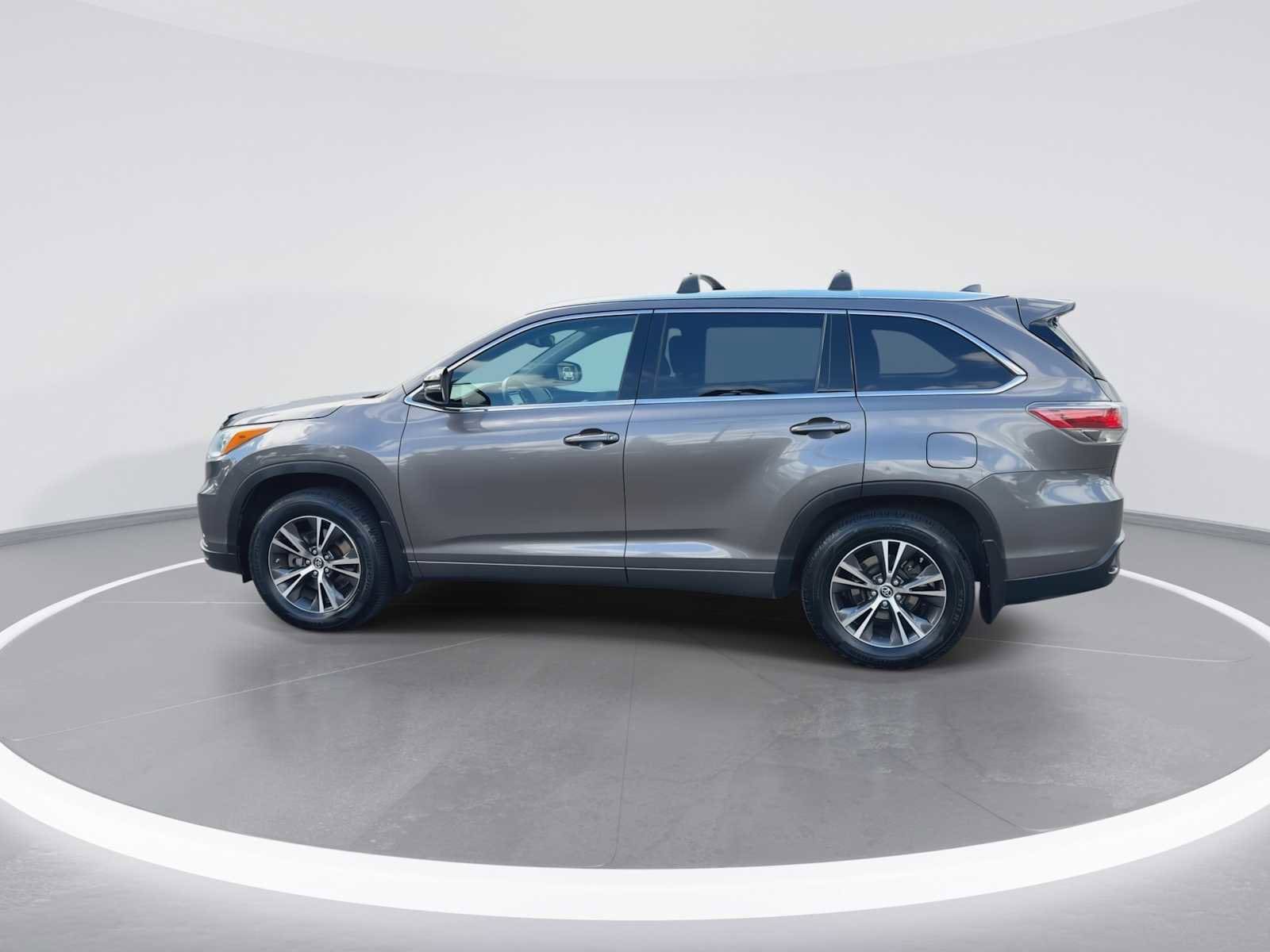 Thumbnail: 2016 Toyota Highlander - 5