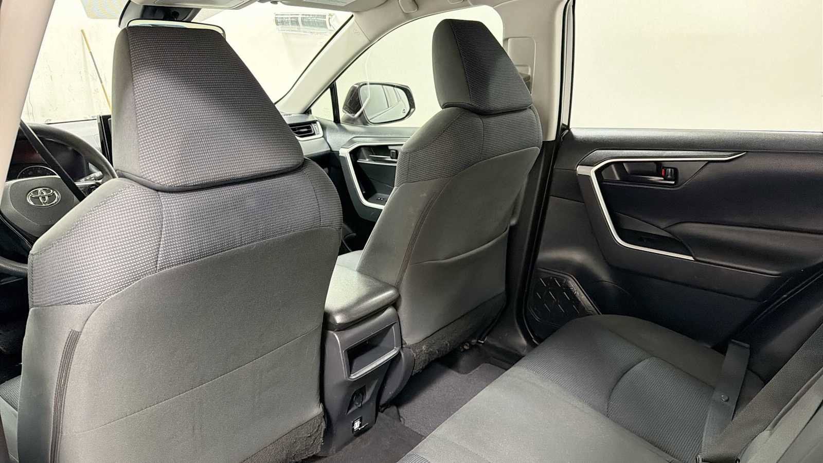 Thumbnail: 2019 Toyota RAV4 - 24