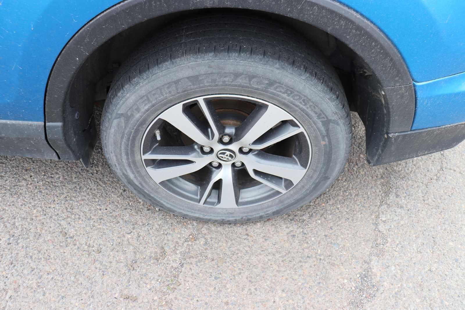 Thumbnail: 2016 Toyota RAV4 - 9