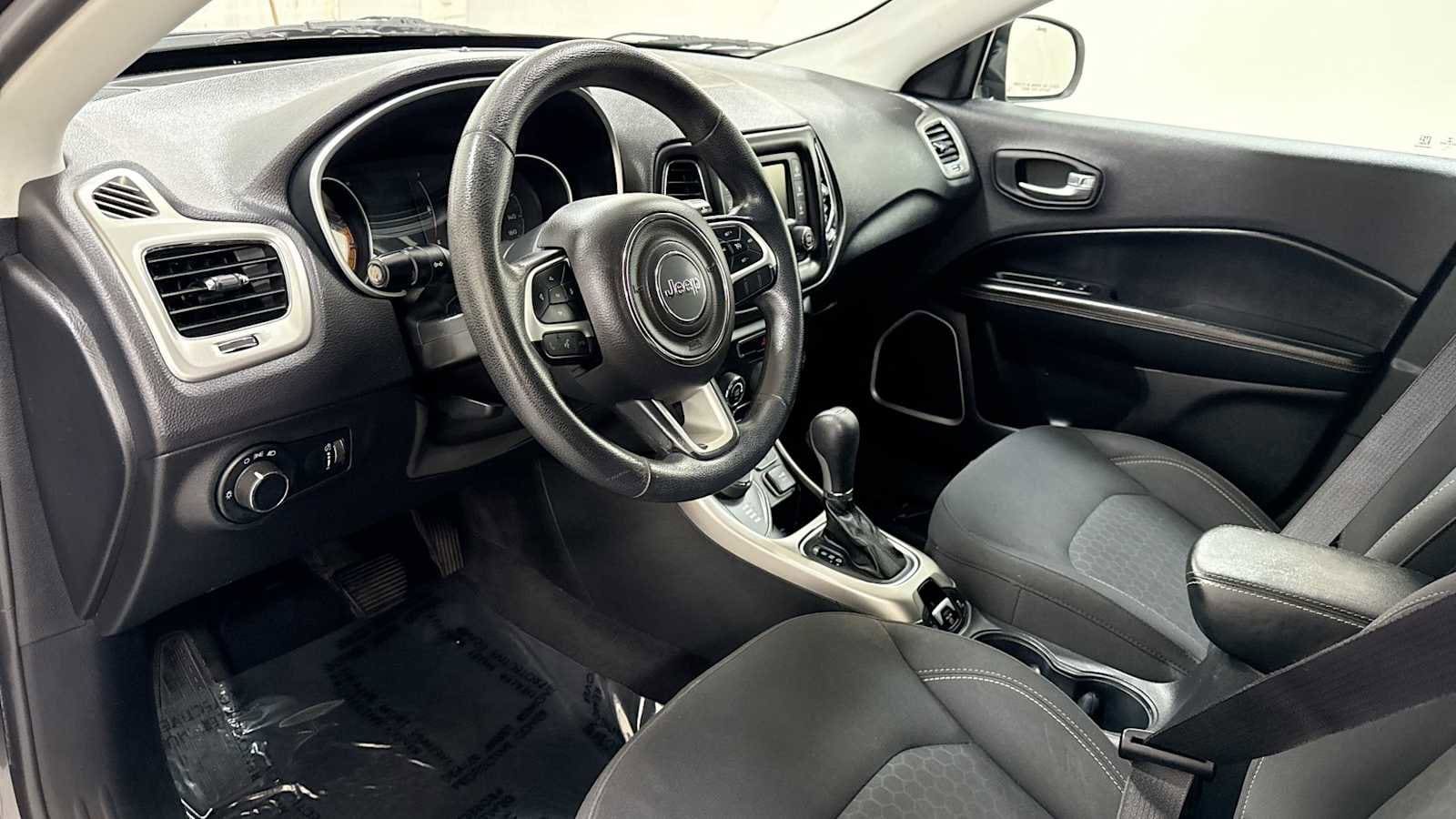 Thumbnail: 2018 Jeep Compass - 12
