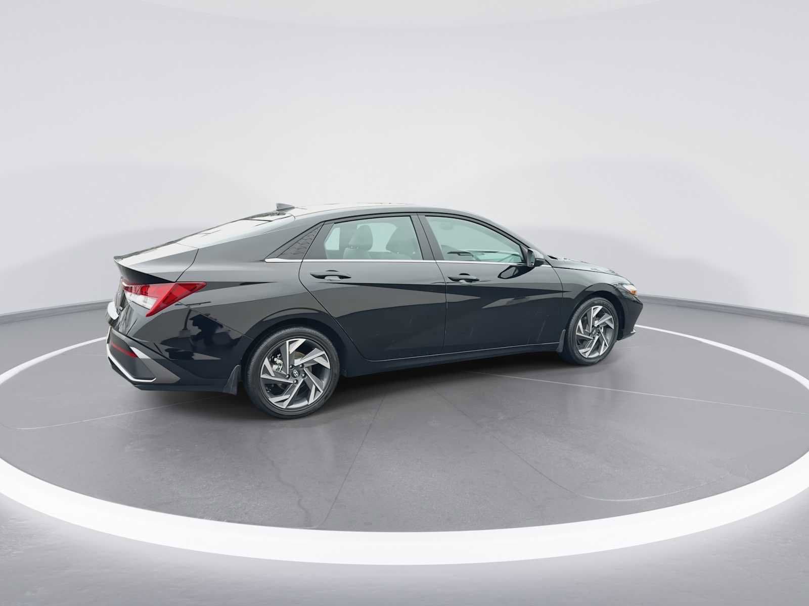 Thumbnail: 2025 Hyundai Elantra - 8