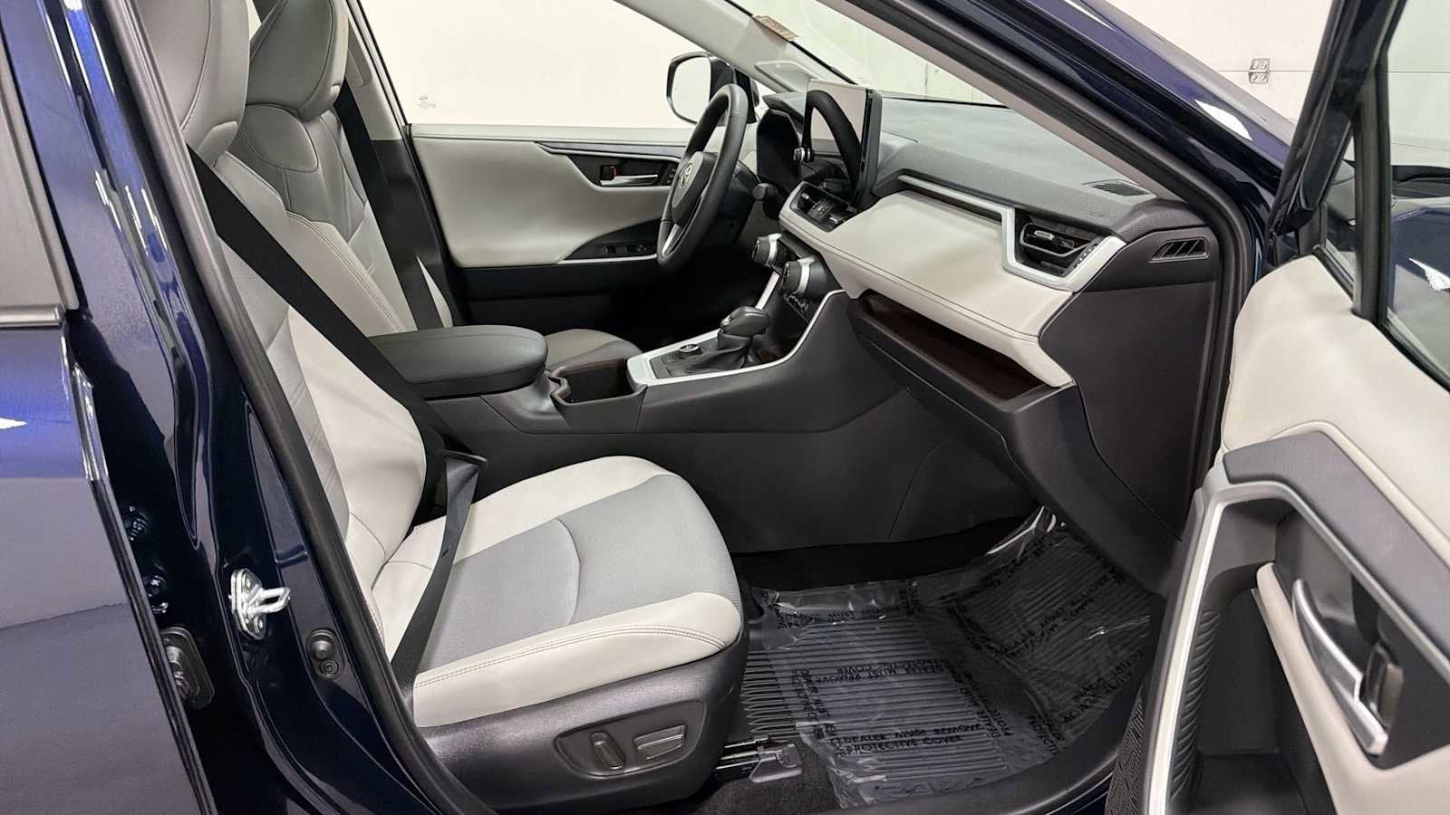 Thumbnail: 2025 Toyota RAV4 - 30