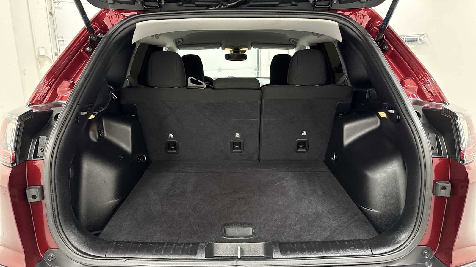 Thumbnail: 2021 Jeep Cherokee - 26