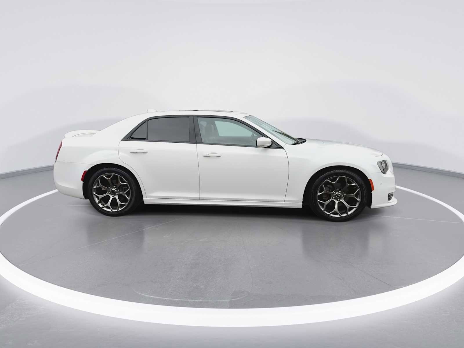 Thumbnail: 2017 Chrysler 300 - 9