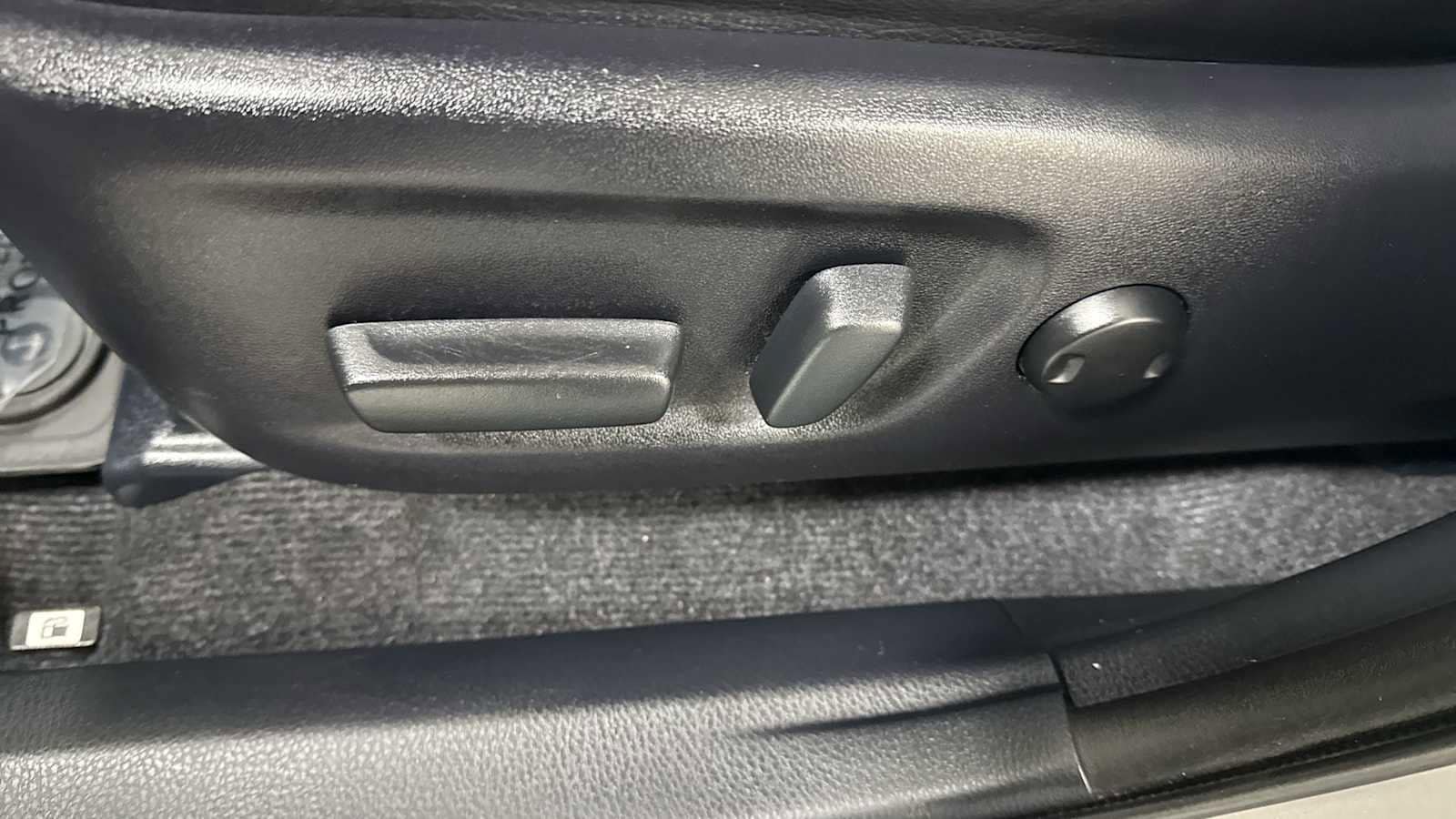 Thumbnail: 2016 Toyota RAV4 - 14