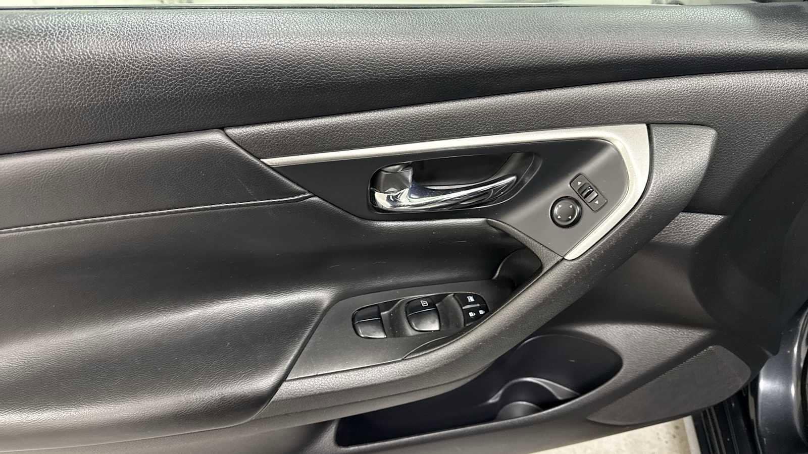 Thumbnail: 2015 Nissan Altima - 15