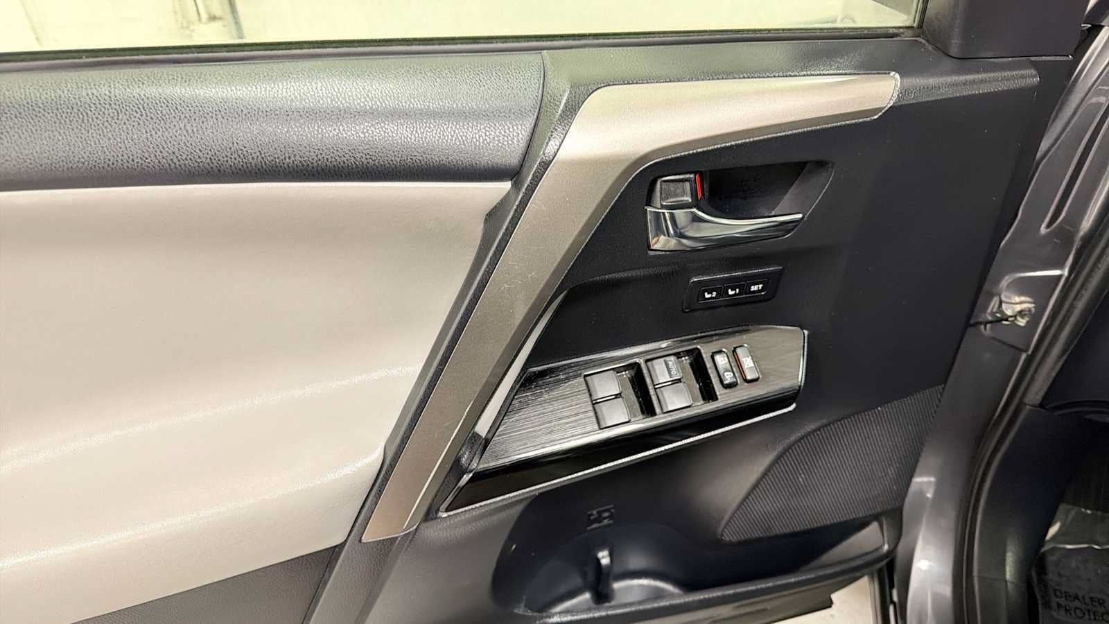 Thumbnail: 2018 Toyota RAV4 - 15