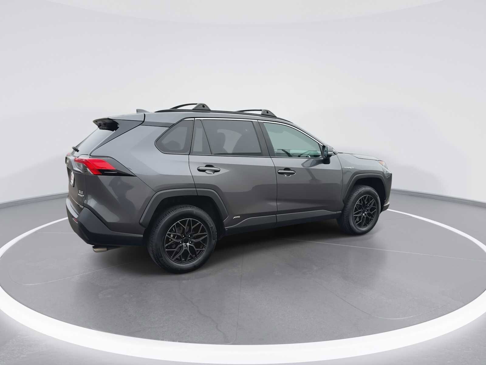 Thumbnail: 2021 Toyota RAV4 - 8
