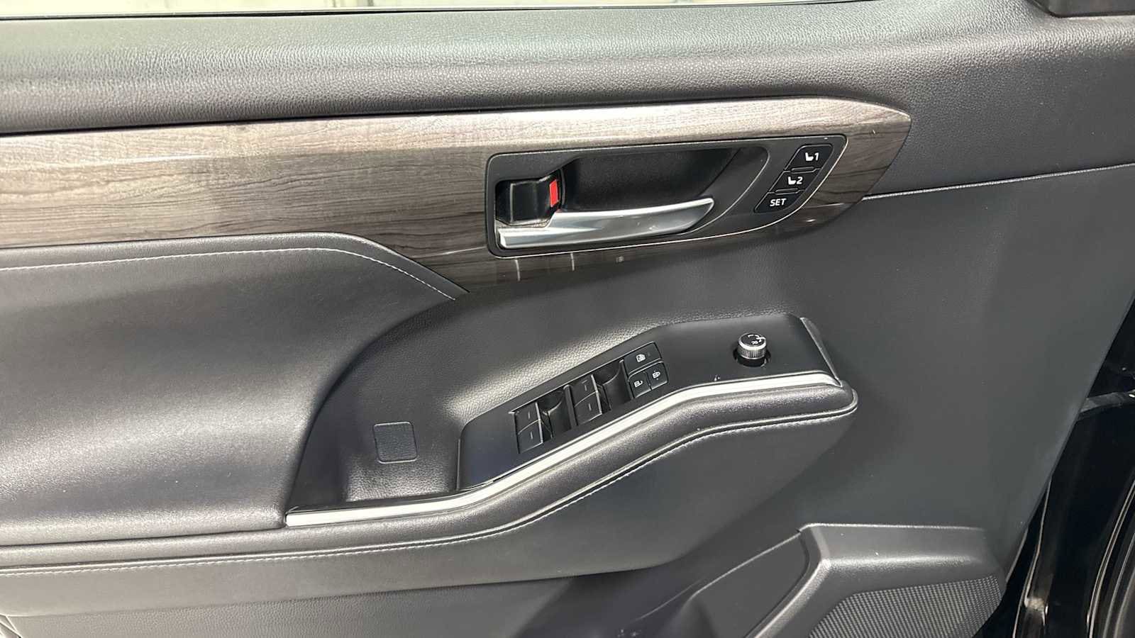 Thumbnail: 2021 Toyota Highlander - 15