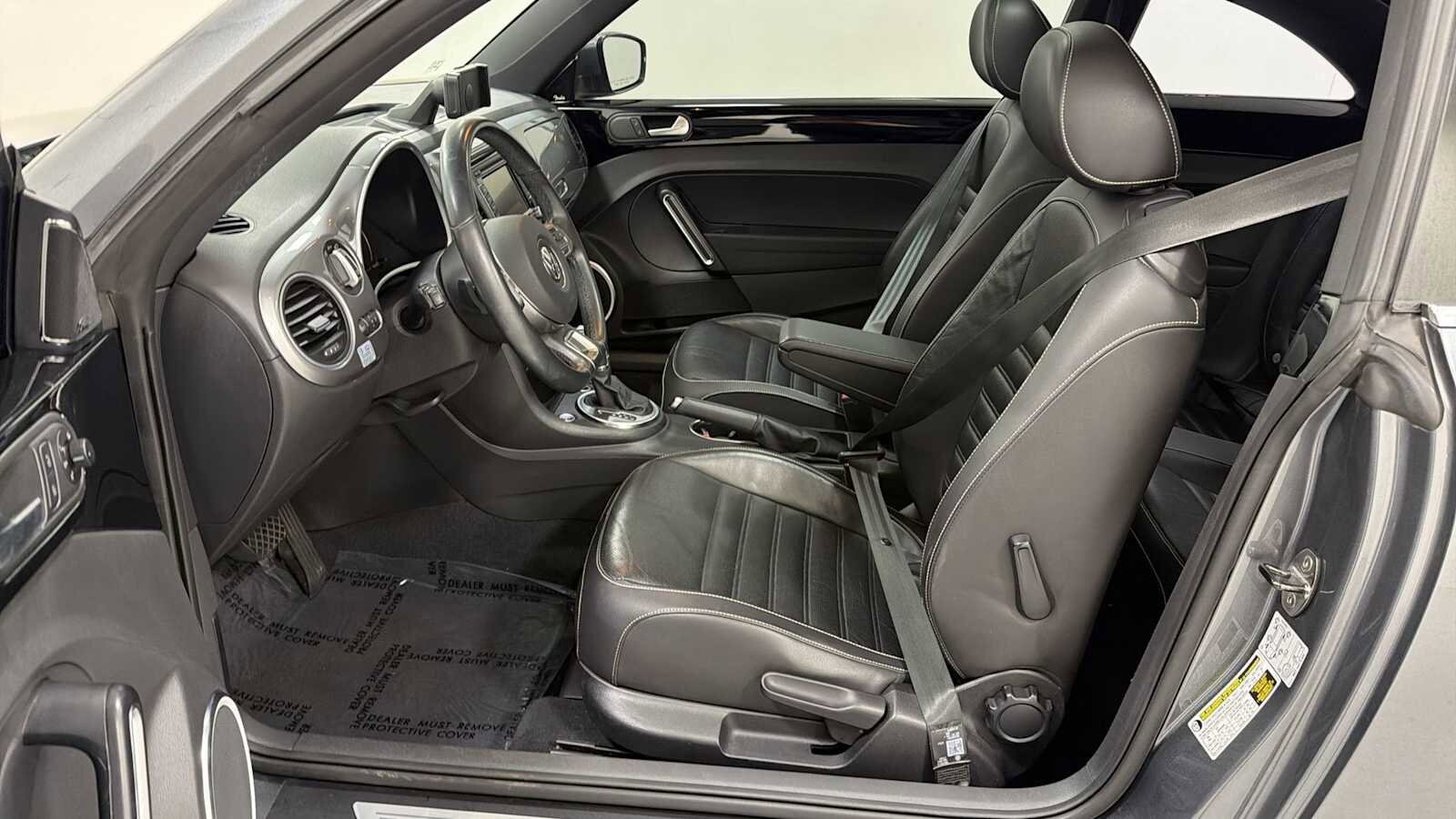 Thumbnail: 2014 Volkswagen Beetle - 15