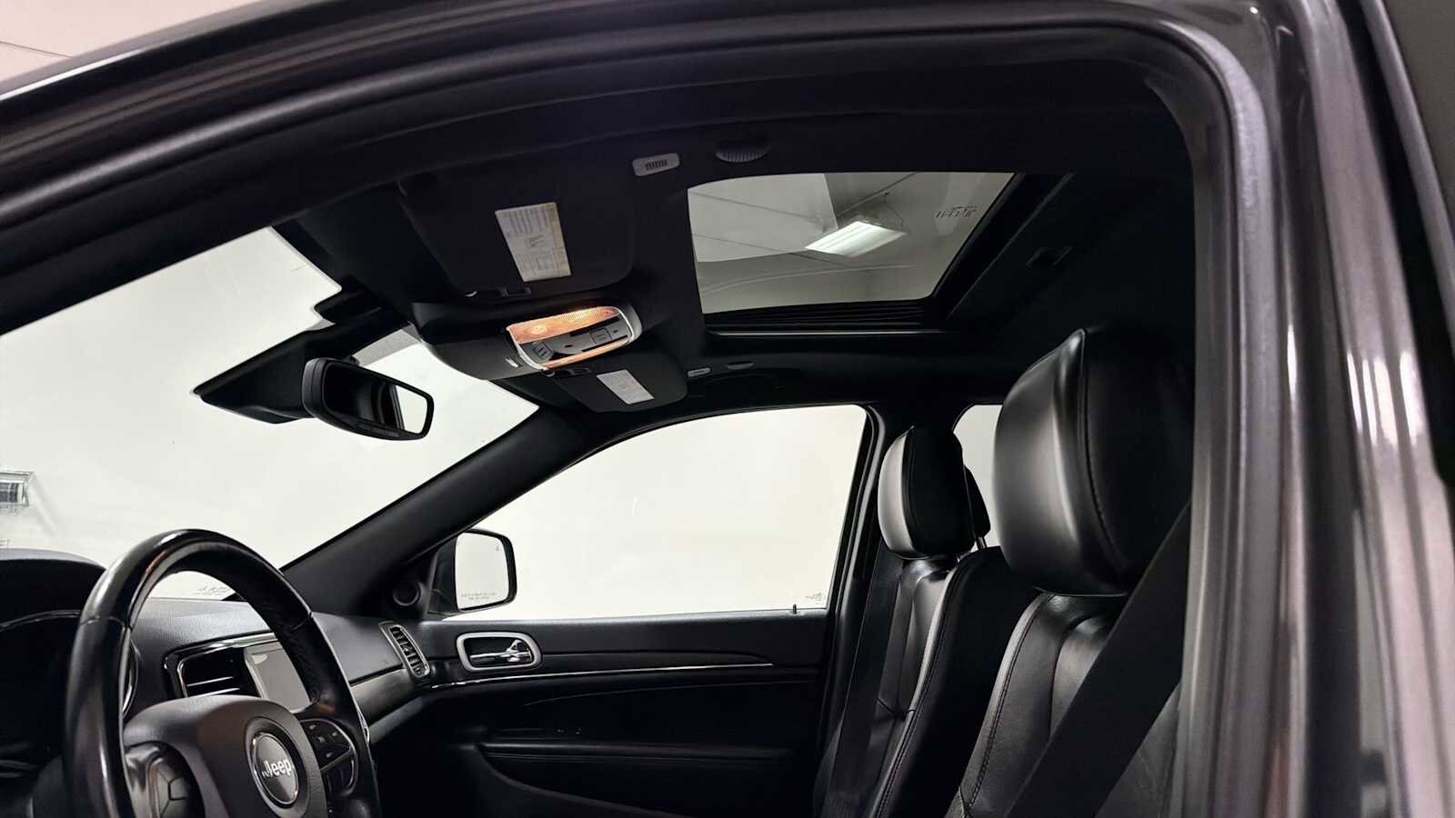 Thumbnail: 2020 Jeep Grand Cherokee - 24