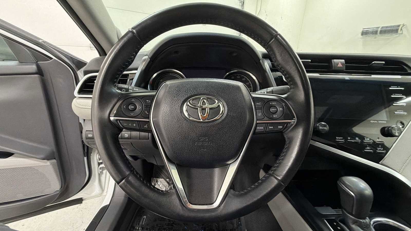 Thumbnail: 2018 Toyota Camry - 16