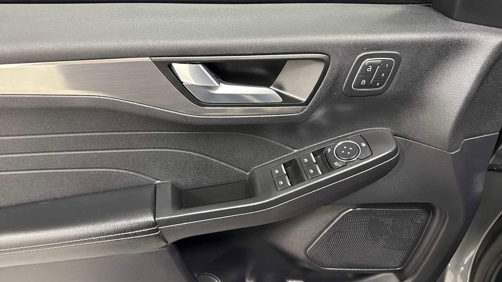 Thumbnail: 2022 Ford Escape - 15