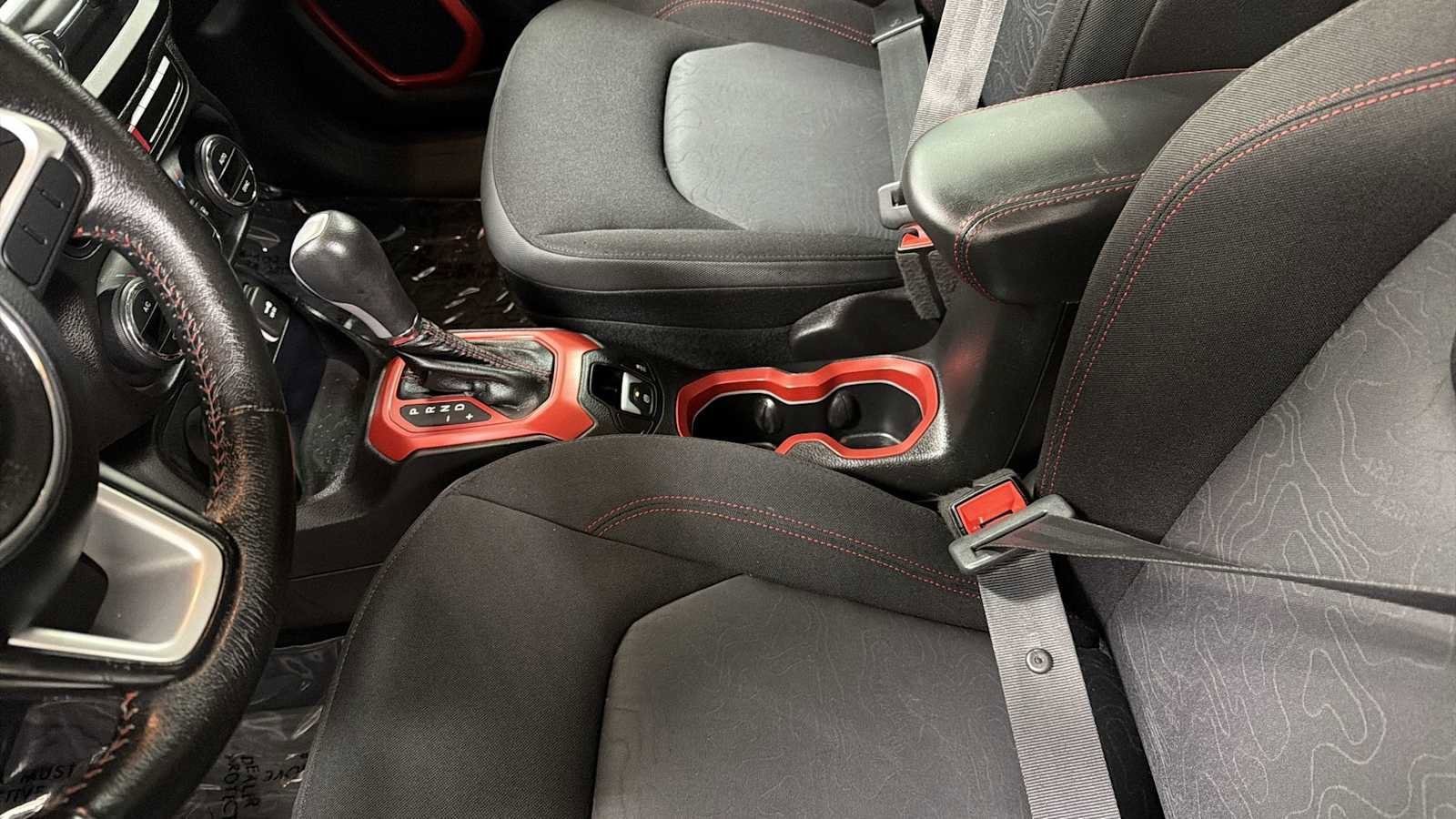 Thumbnail: 2015 Jeep Renegade - 22
