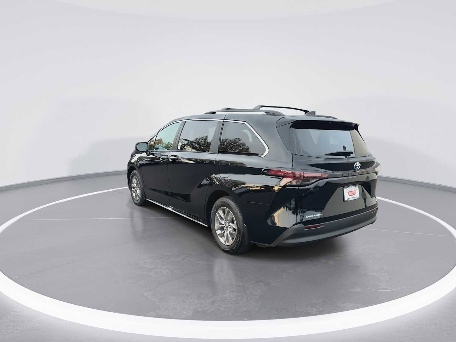 Thumbnail: 2025 Toyota Sienna - 6