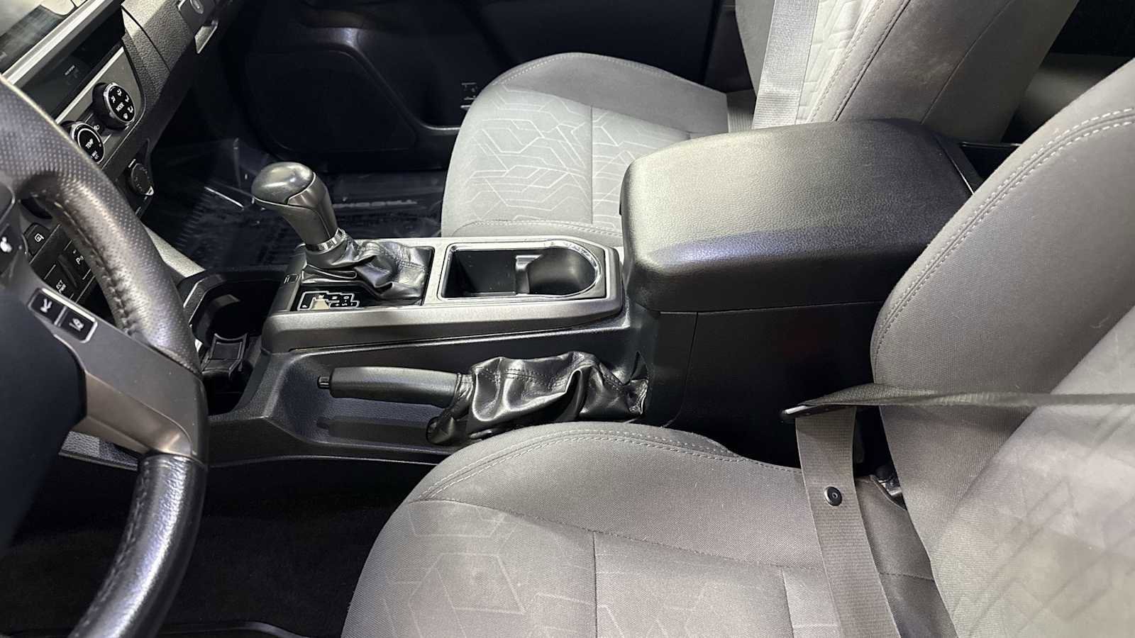 Thumbnail: 2018 Toyota Tacoma - 23