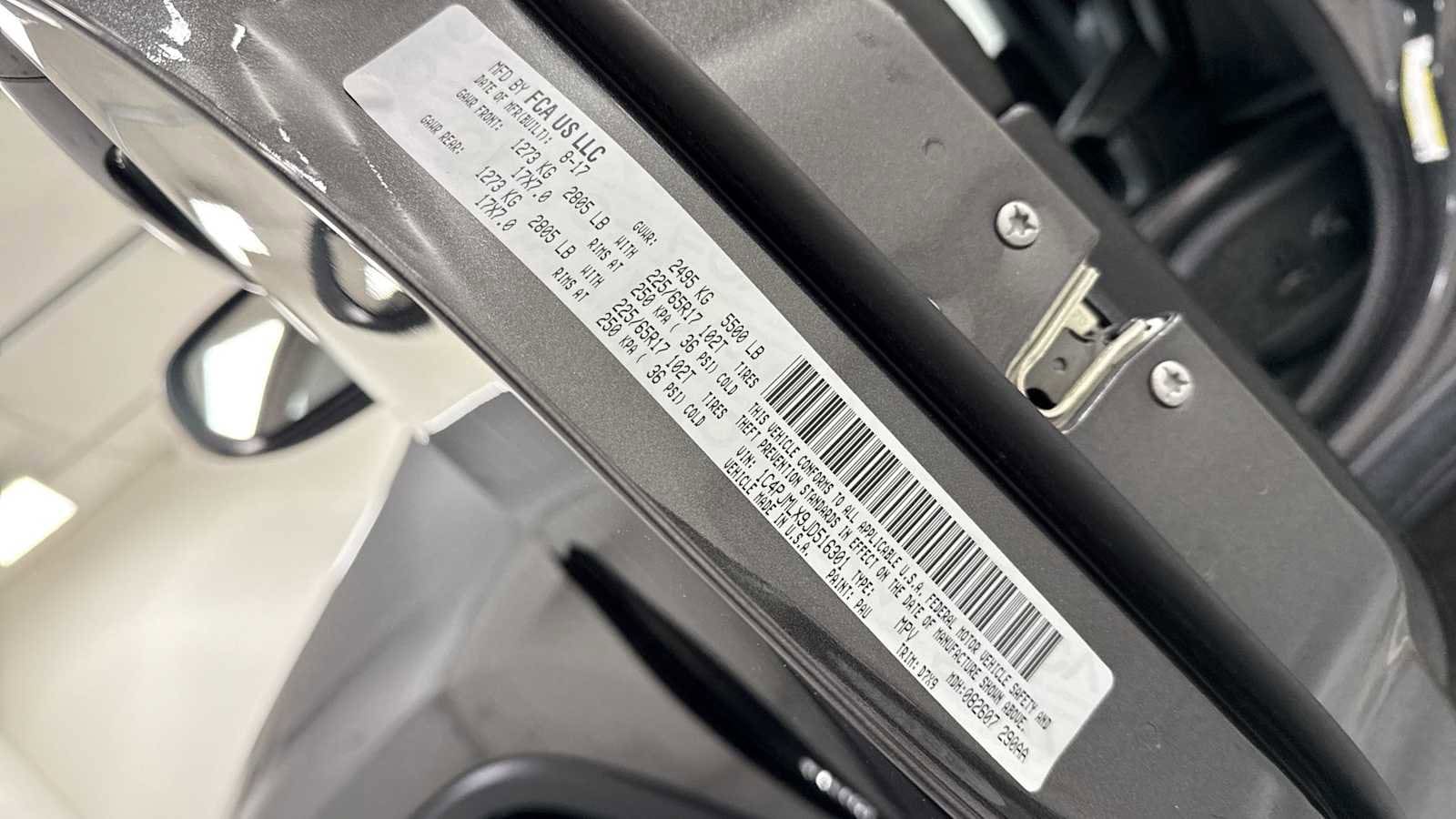 Thumbnail: 2018 Jeep Cherokee - 11