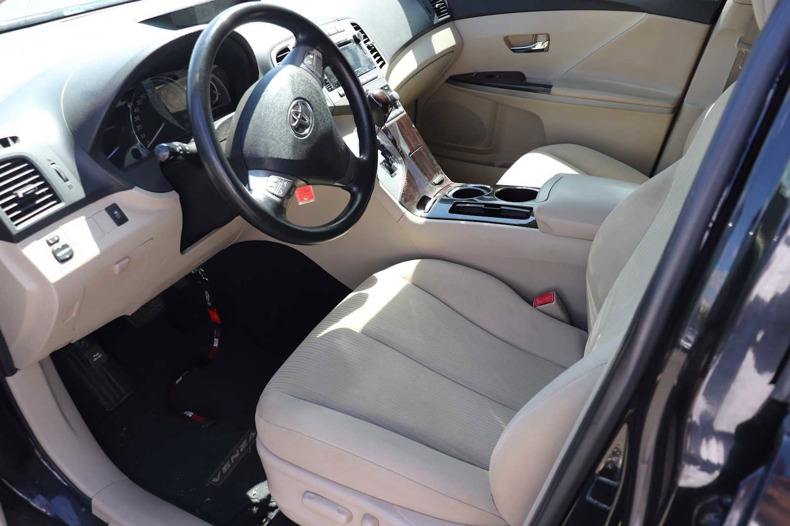Thumbnail: 2011 Toyota Venza - 10