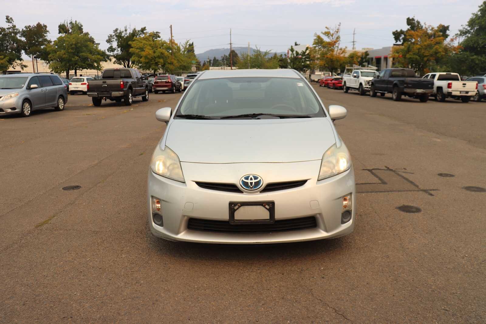 2011 Toyota Prius Three photo 2