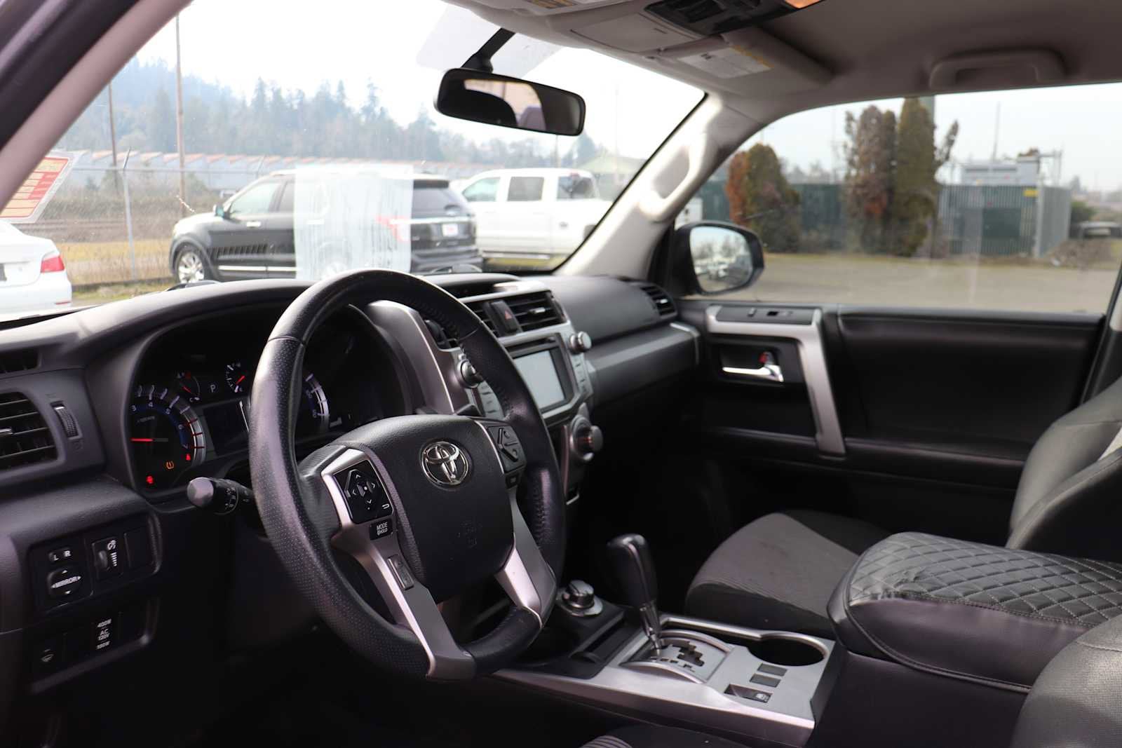 Thumbnail: 2016 Toyota 4Runner - 10