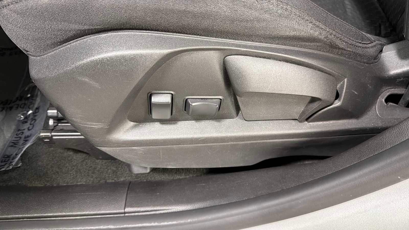 Thumbnail: 2013 Chevrolet Equinox - 14