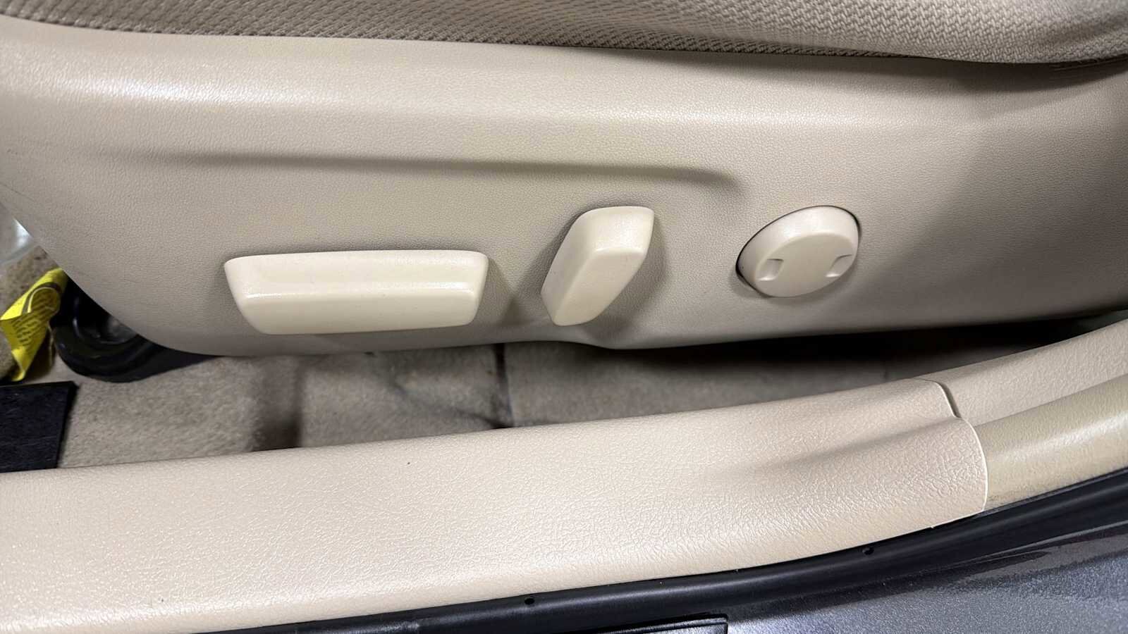 Thumbnail: 2013 Toyota Camry - 14