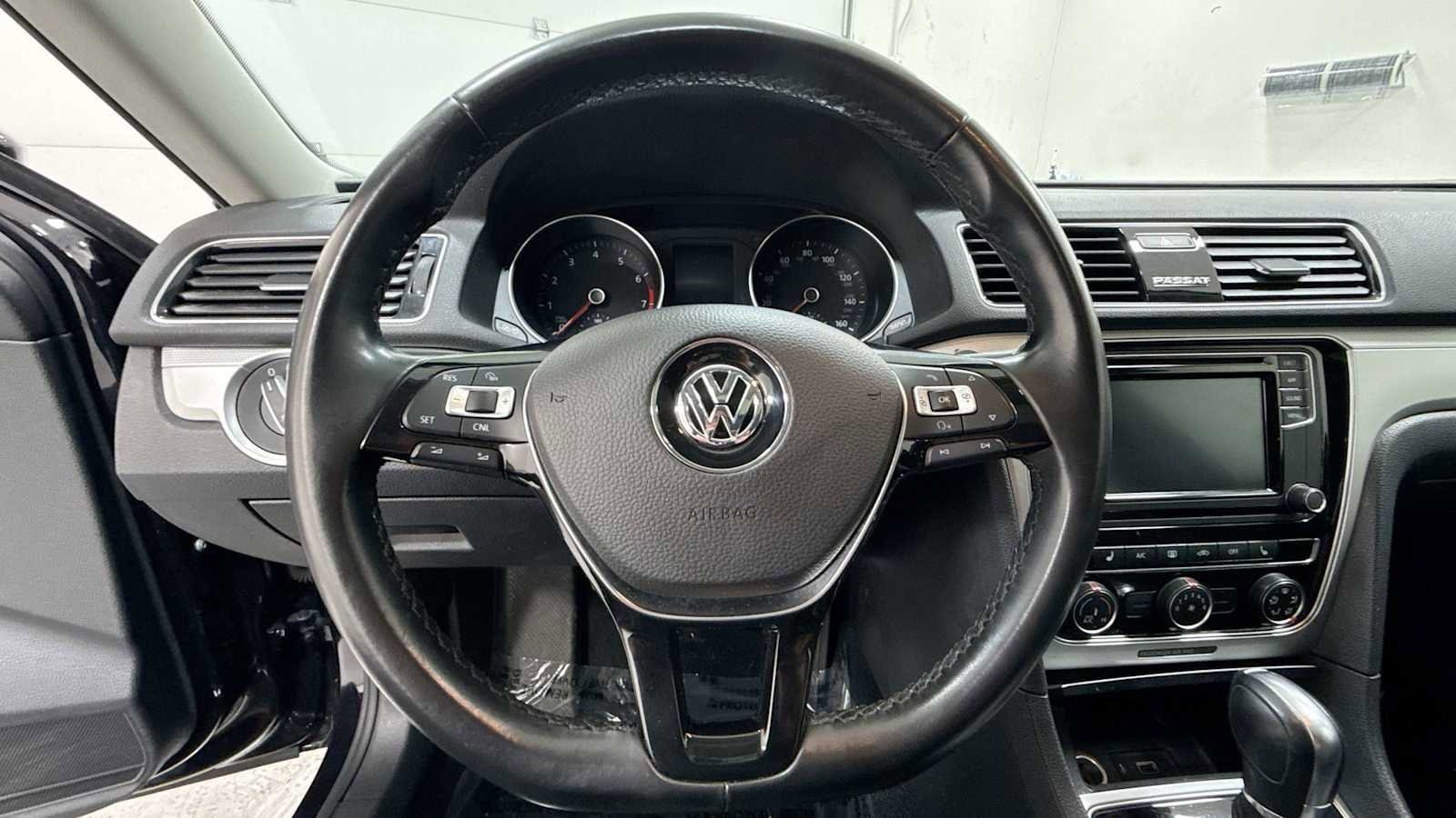 Thumbnail: 2019 Volkswagen Passat - 16