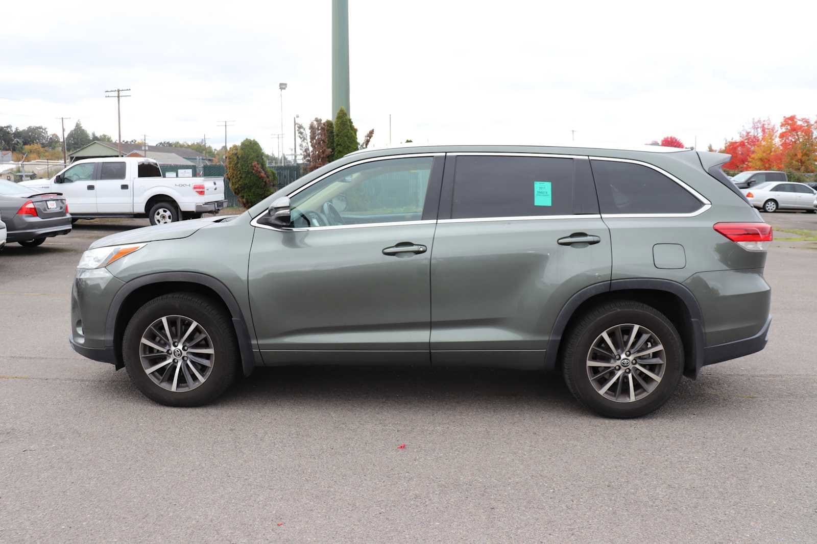 Thumbnail: 2017 Toyota Highlander - 8