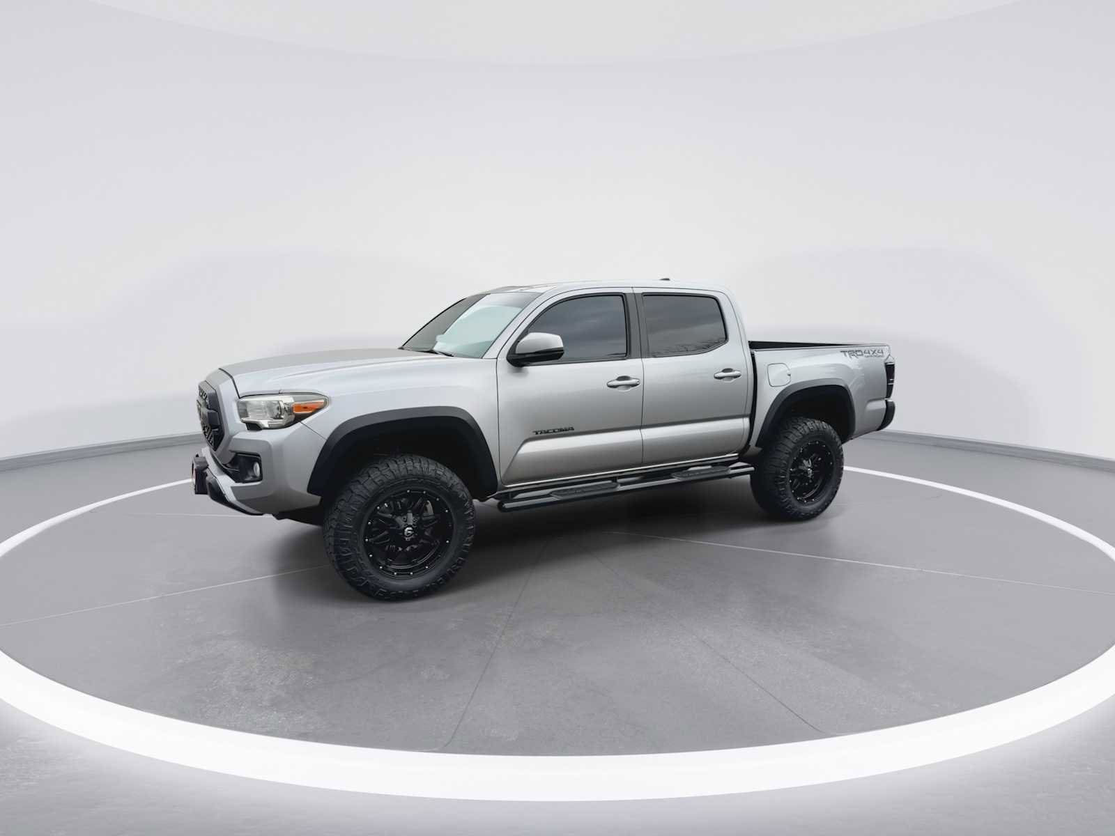 Thumbnail: 2018 Toyota Tacoma - 4