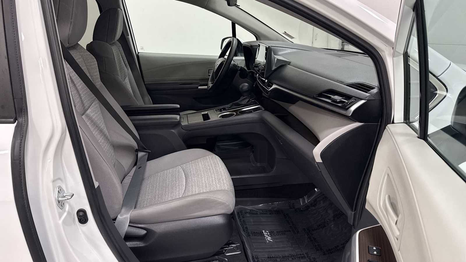 Thumbnail: 2023 Toyota Sienna - 14