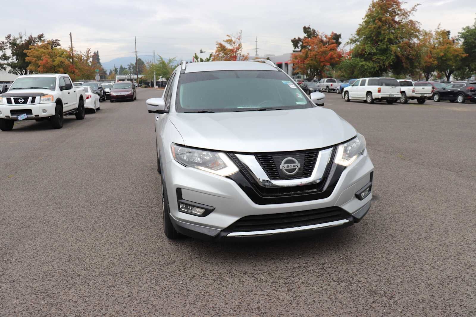 2017 Nissan Rogue SV photo 3