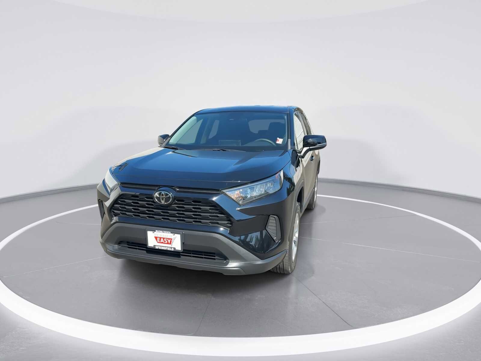 2022 Toyota RAV4 LE photo 2