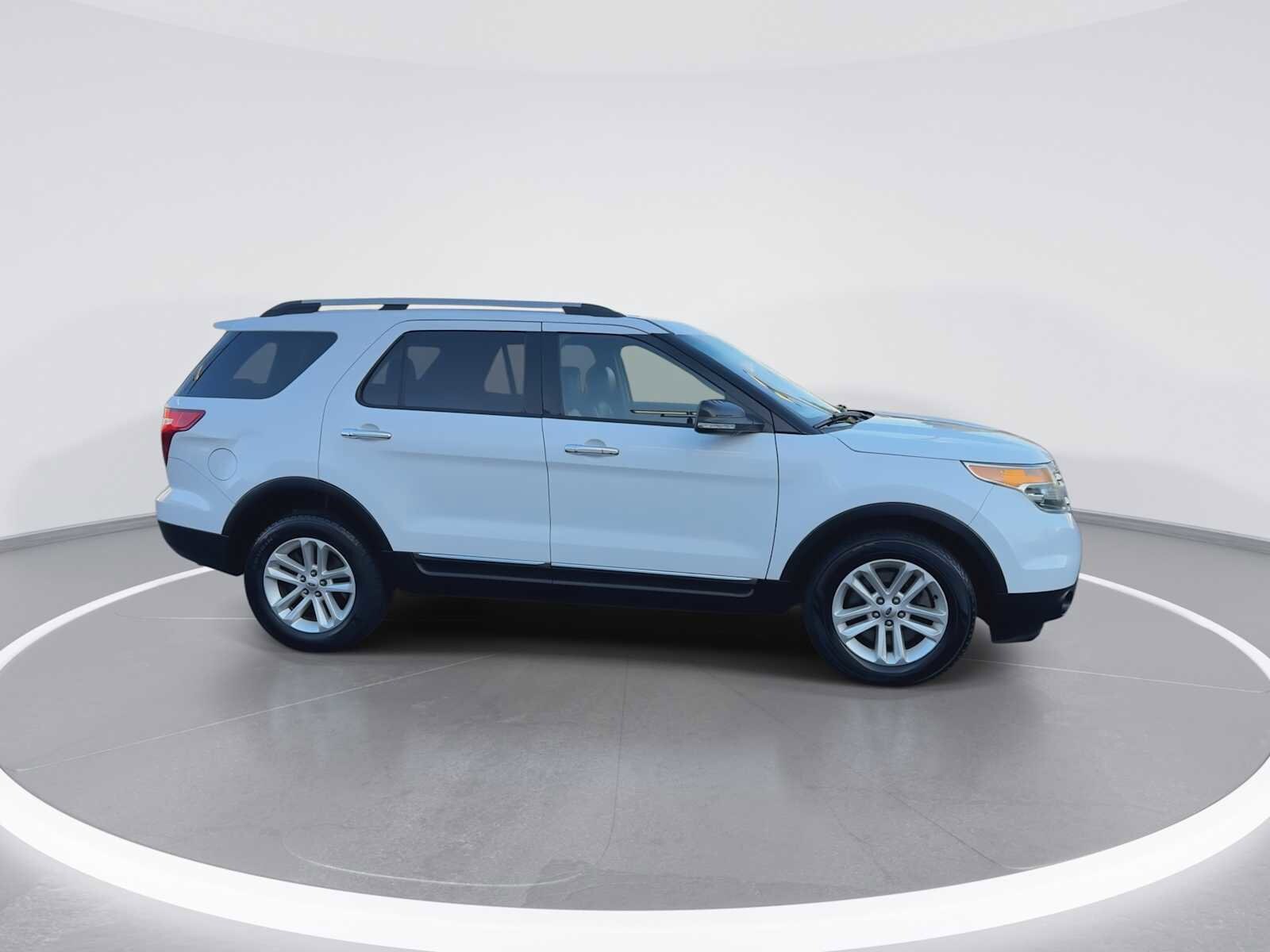 Thumbnail: 2013 Ford Explorer - 9