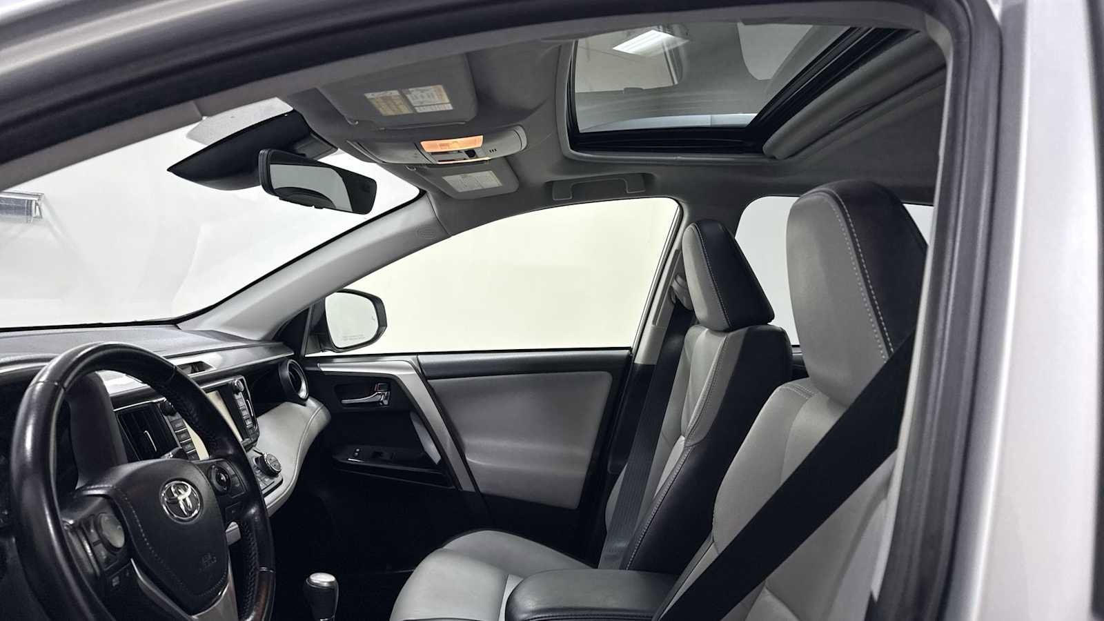 Thumbnail: 2016 Toyota RAV4 - 24