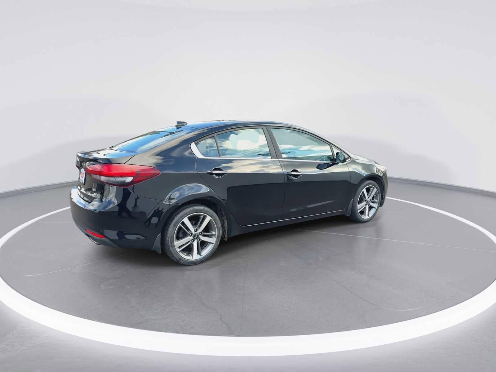 Thumbnail: 2017 Kia Forte - 8