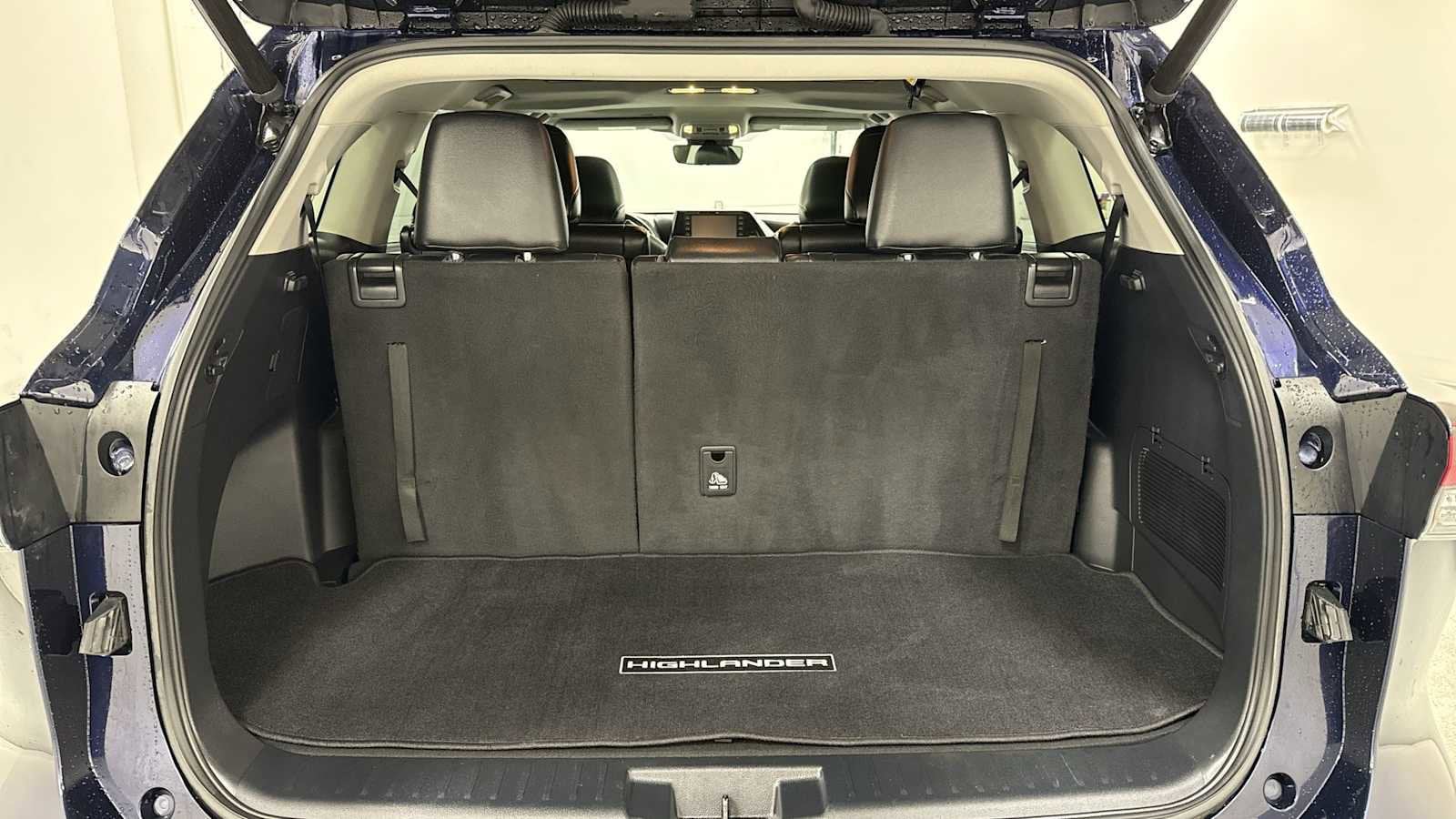 Thumbnail: 2022 Toyota Highlander - 28