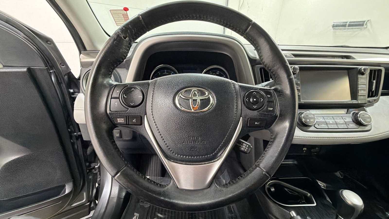 Thumbnail: 2018 Toyota RAV4 - 16