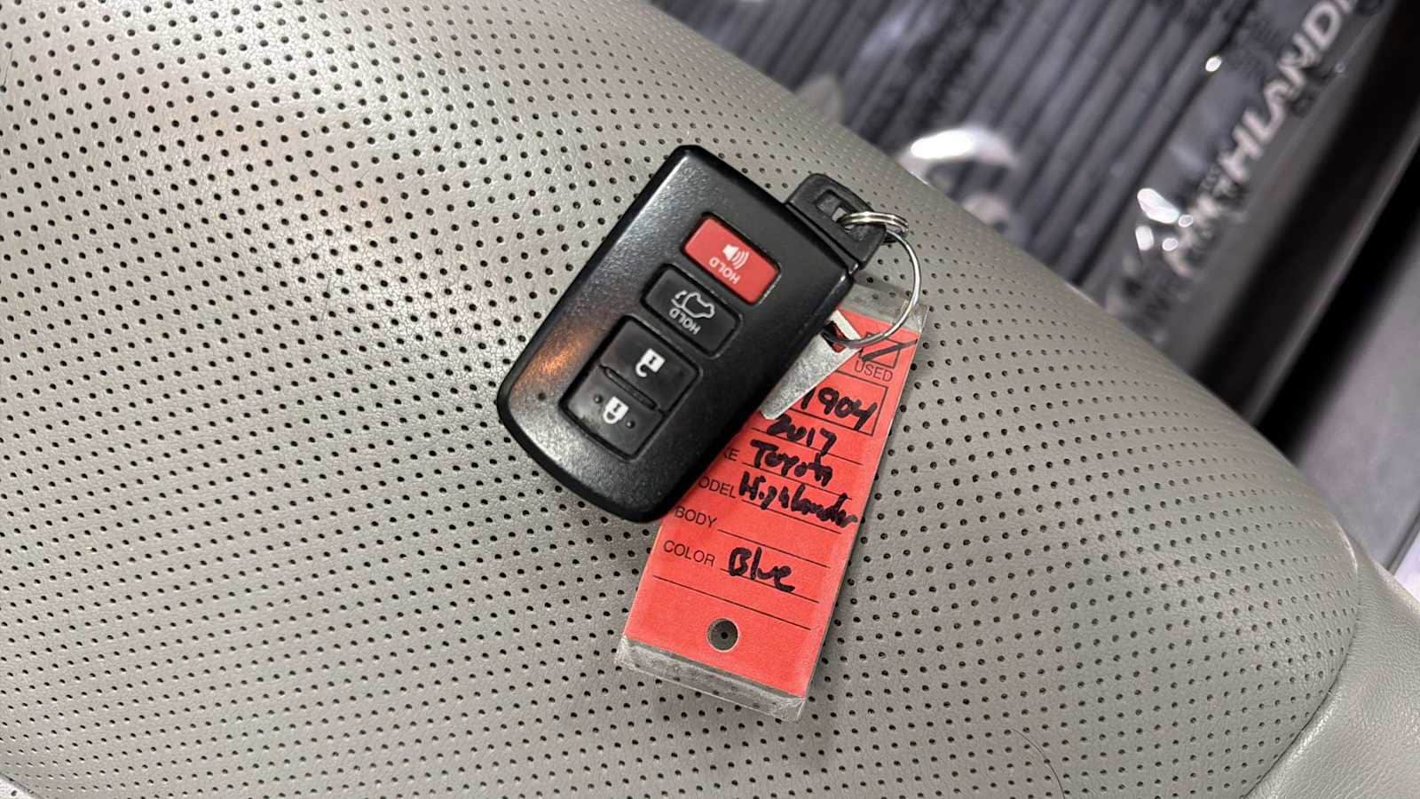 Thumbnail: 2017 Toyota Highlander - 33