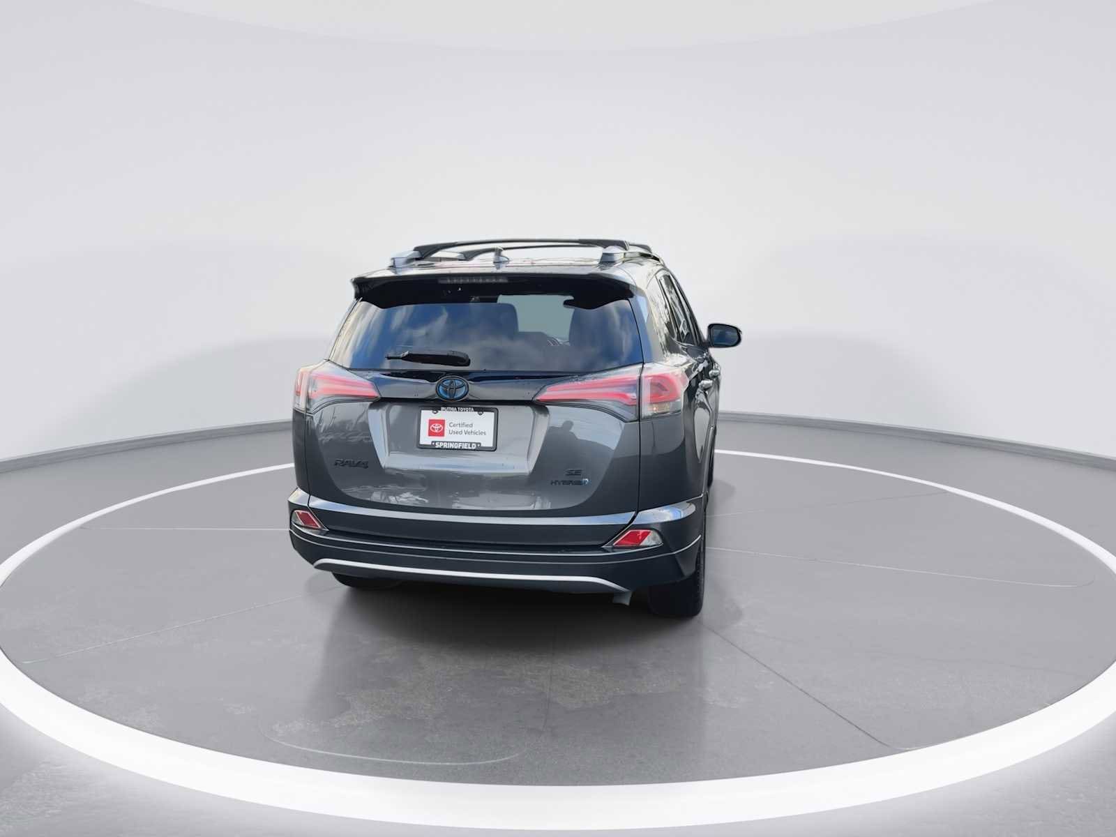 Thumbnail: 2017 Toyota RAV4 - 7