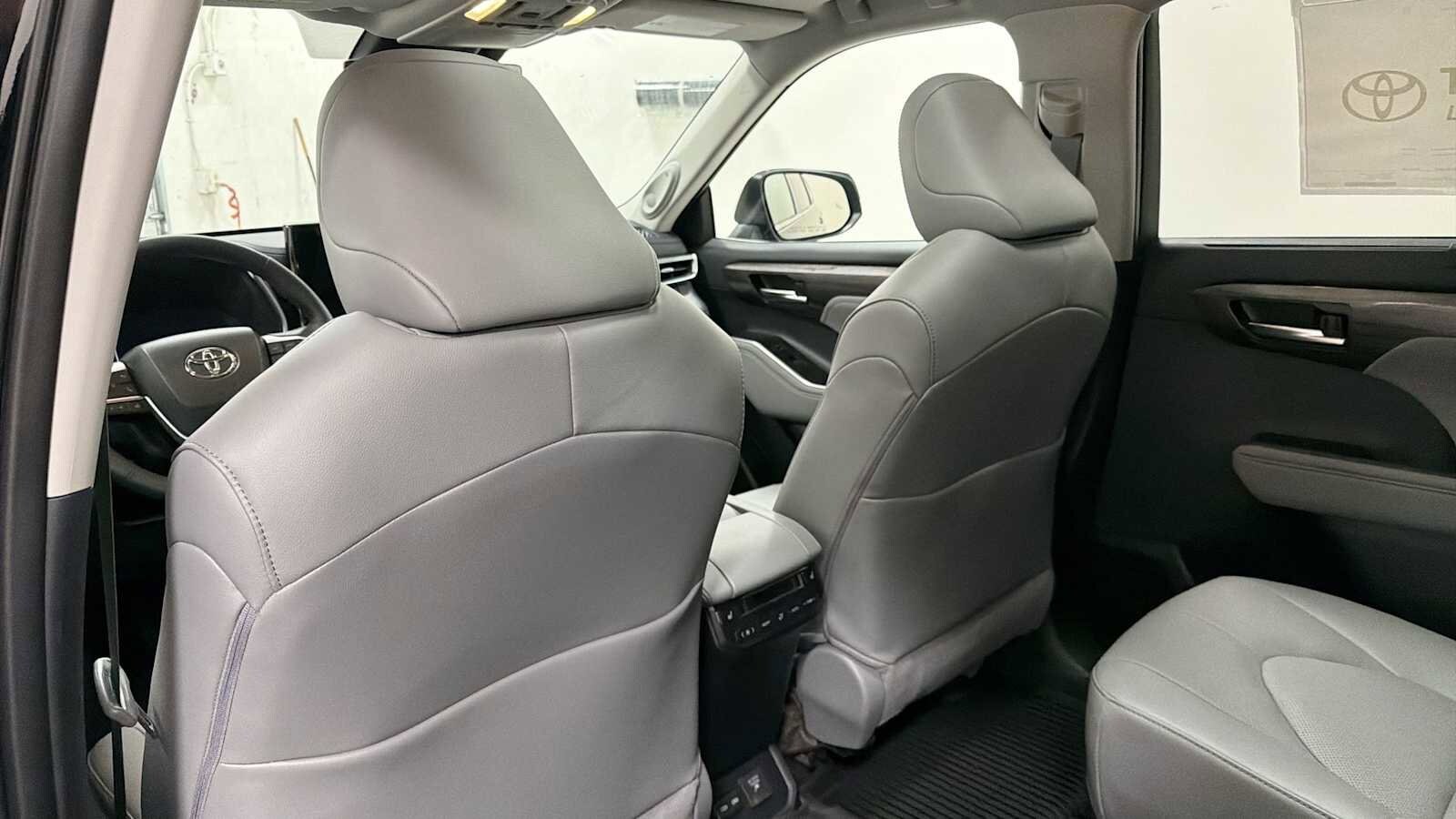 Thumbnail: 2026 Toyota Highlander - 27