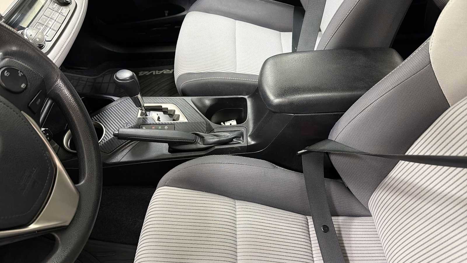 Thumbnail: 2013 Toyota RAV4 - 22