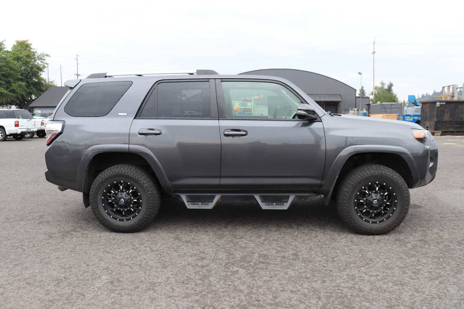 2021 Toyota 4Runner SR5 Premium photo 3