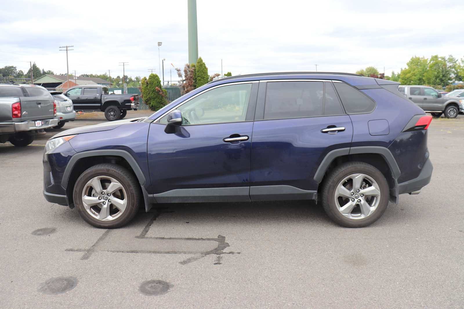 Thumbnail: 2019 Toyota RAV4 - 8