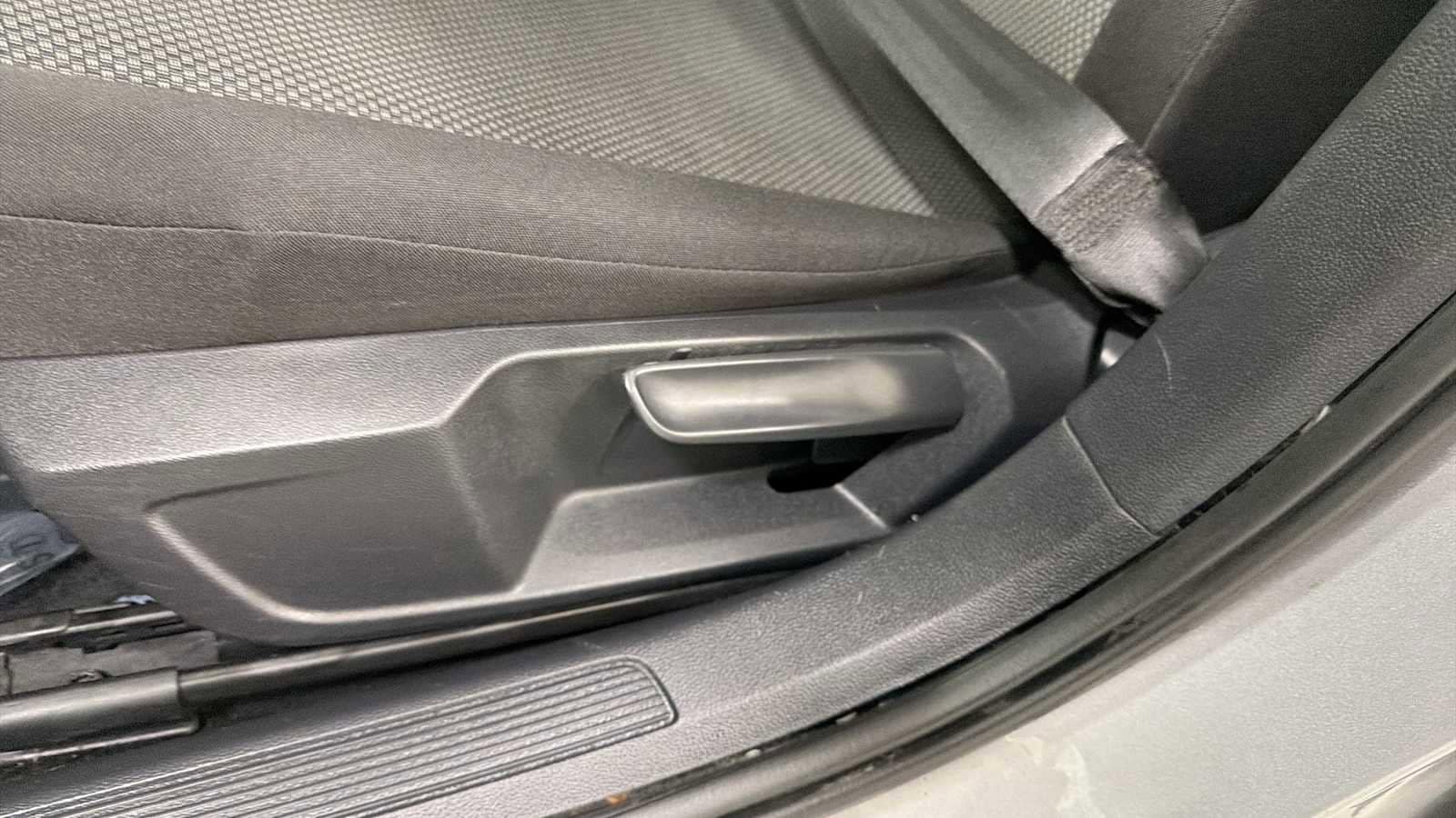 Thumbnail: 2021 Volkswagen Jetta - 13