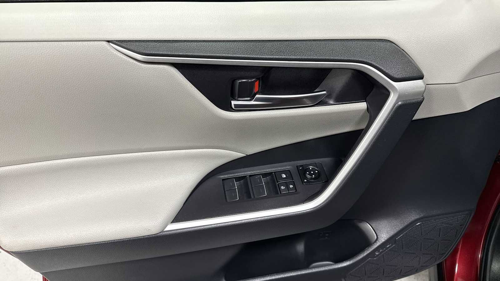 Thumbnail: 2024 Toyota RAV4 - 15