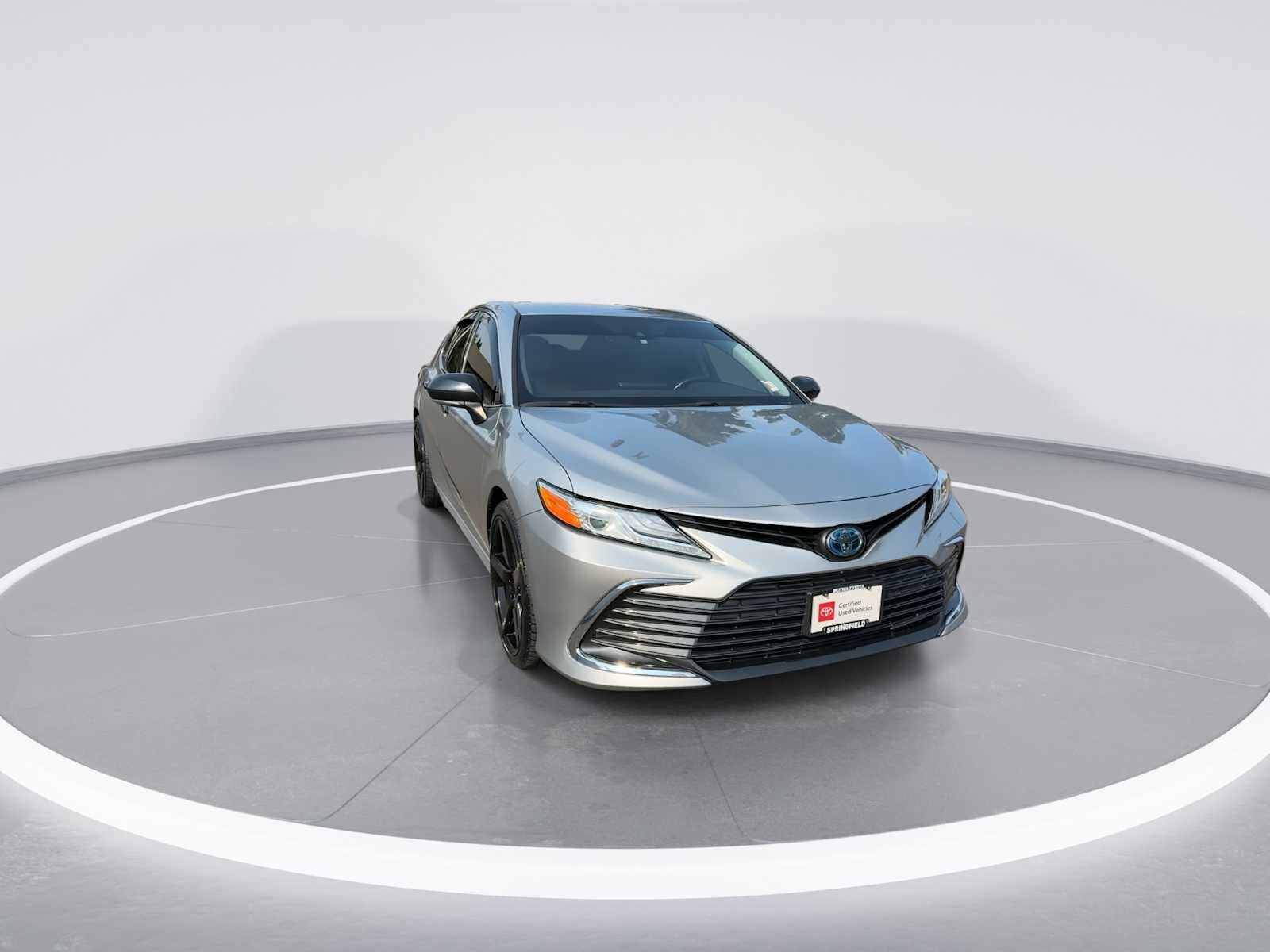 2022 Toyota Camry Hybrid XLE photo 2