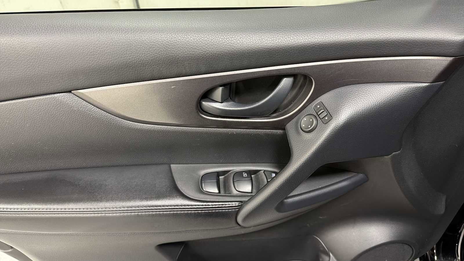 Thumbnail: 2022 Nissan Rogue Sport - 15