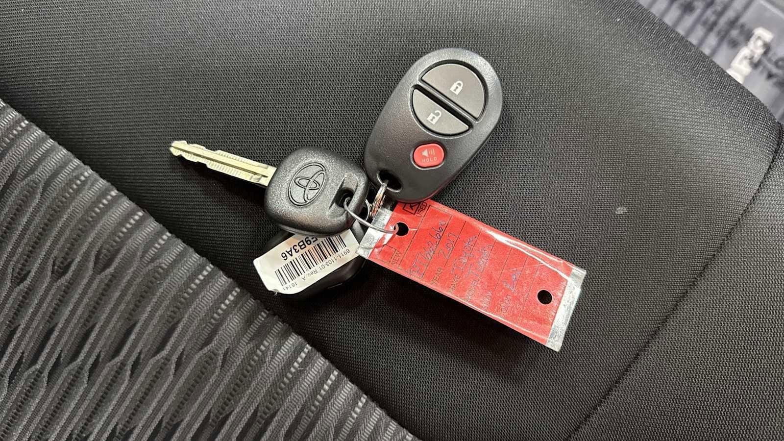 Thumbnail: 2017 Toyota Tundra - 30