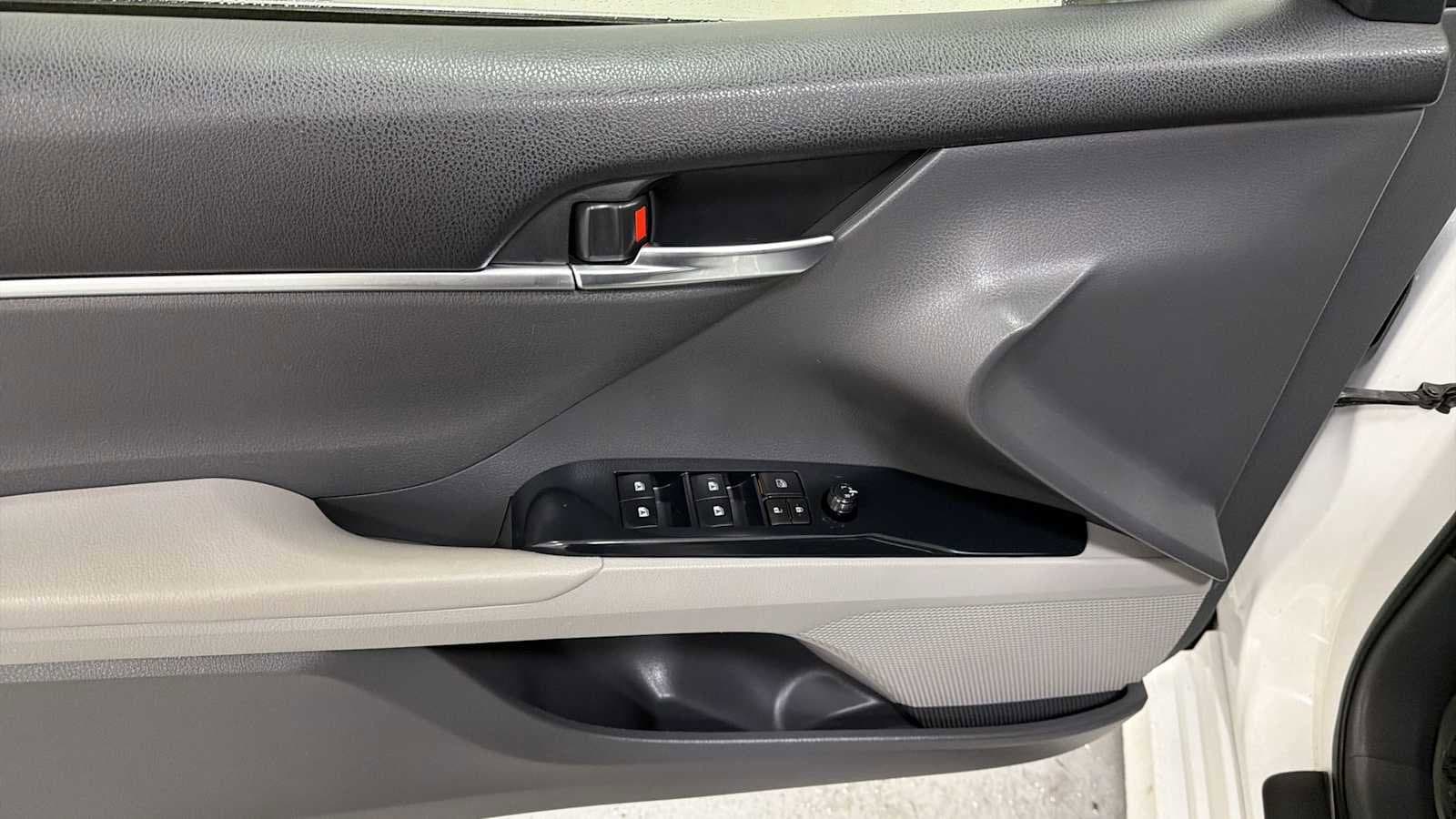 Thumbnail: 2018 Toyota Camry - 15