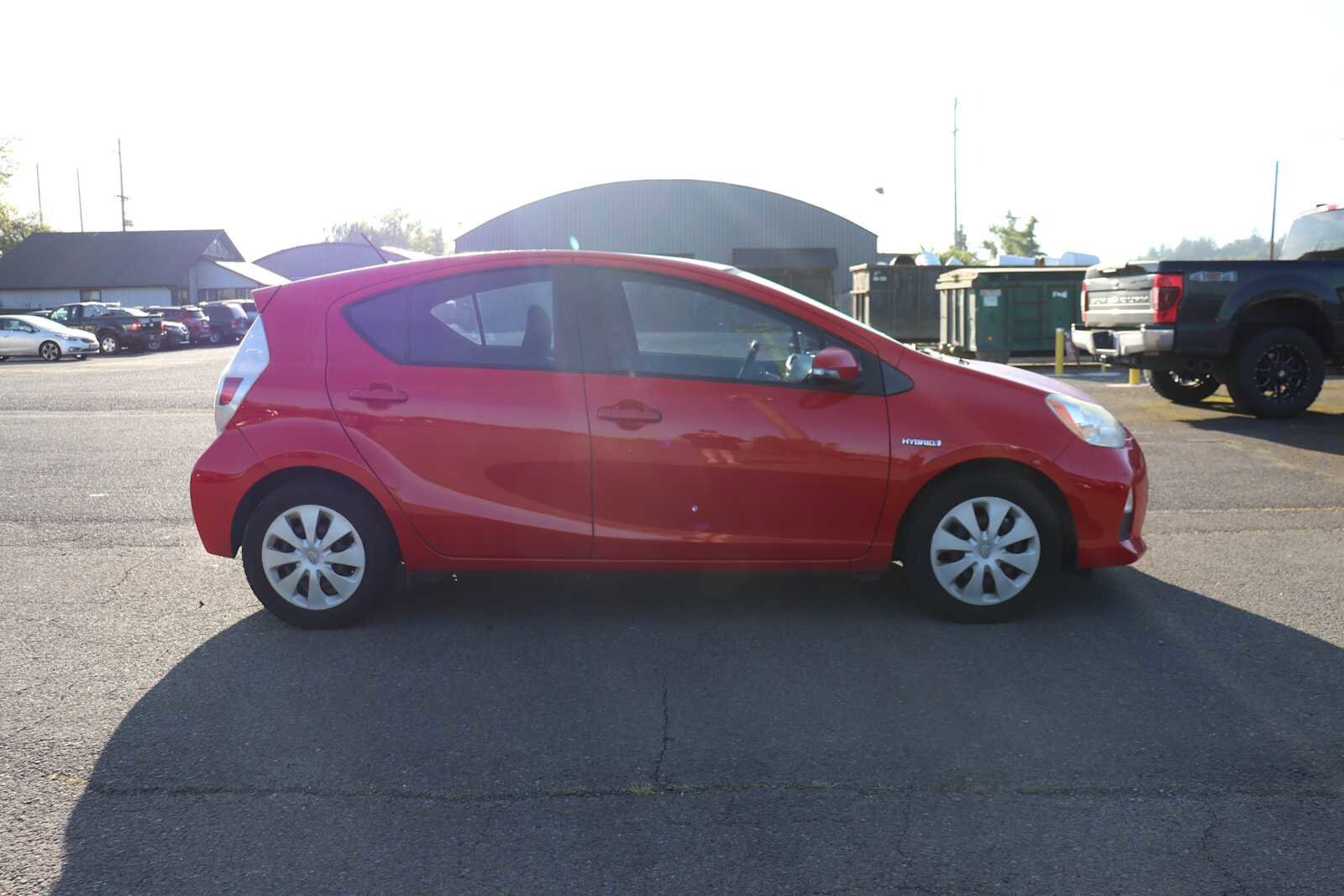 2012 Toyota Prius C Two photo 4